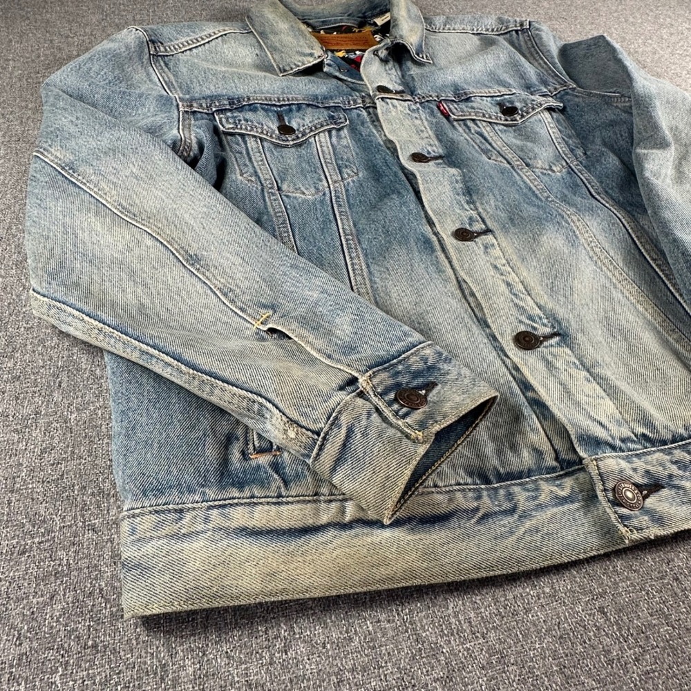 Levis Jacket Mens XL Trucker Light Wash Hawaiian Tropical Lining Button Down - Picture 5 of 10